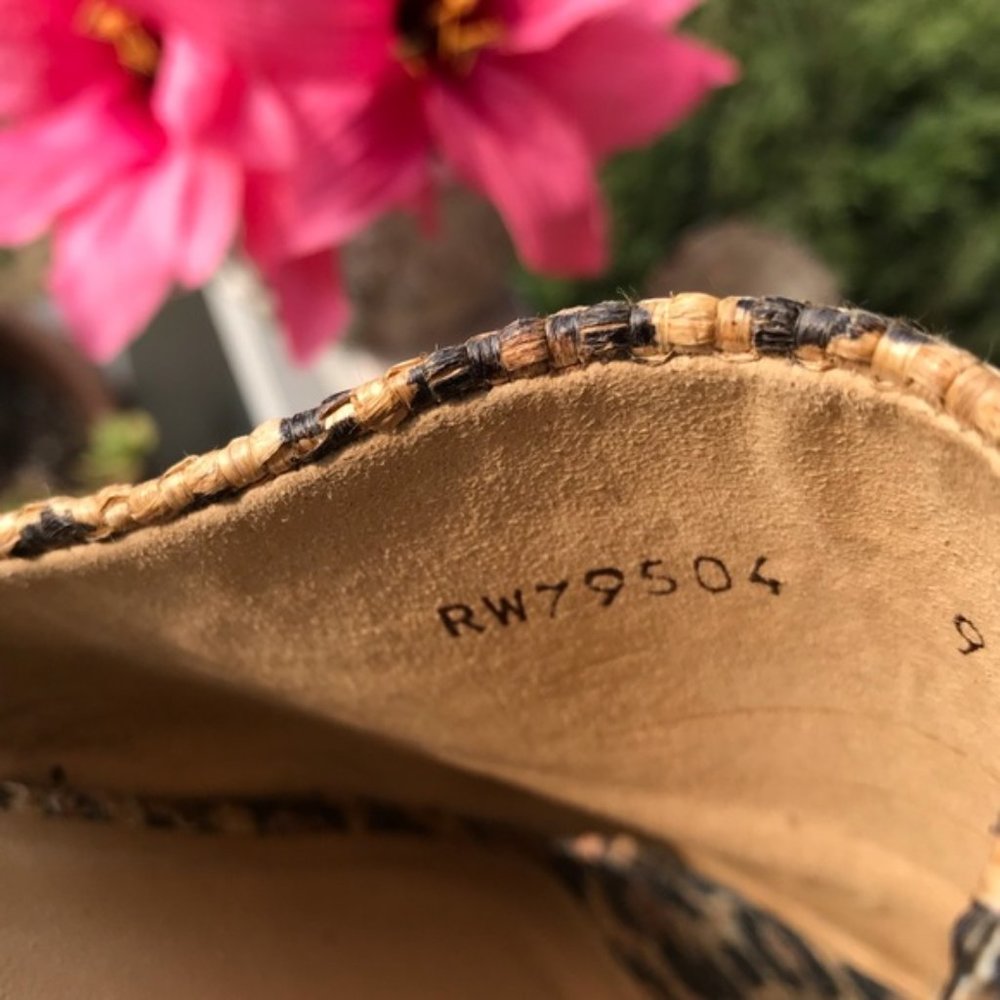 Stuart Weitzman Women's Leopard Platform Slide - Picture 13 of 14